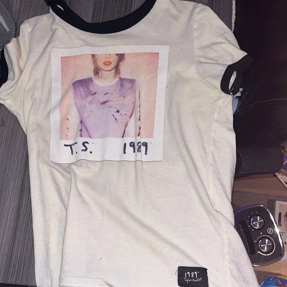 Taylor Swift 1989 Shirt From 1989 World Tour - Picture 2 of 3